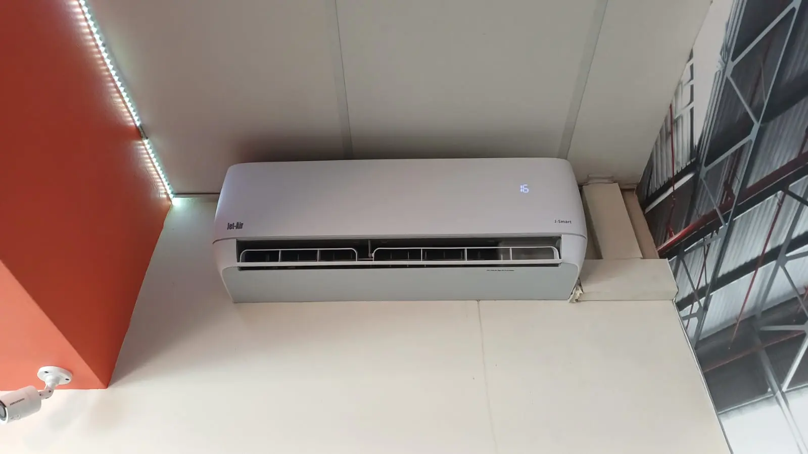 Aircon repairs in Gauteng. Cool Aircon Masters technician fixing air conditioner unit